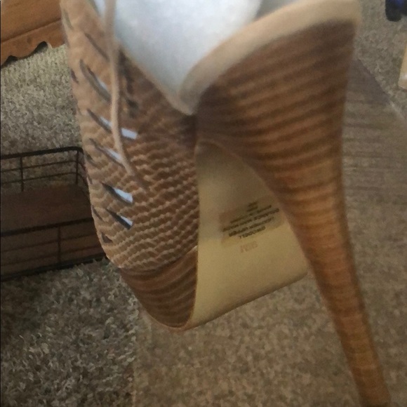 Guess - Picture 6 of 6